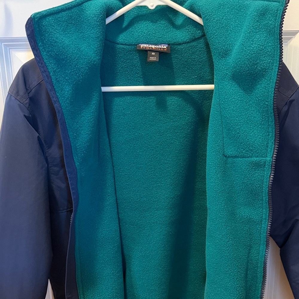 Women’s XS Patagonia navy jacket with teal lining LIKE NEW - Picture 5 of 7